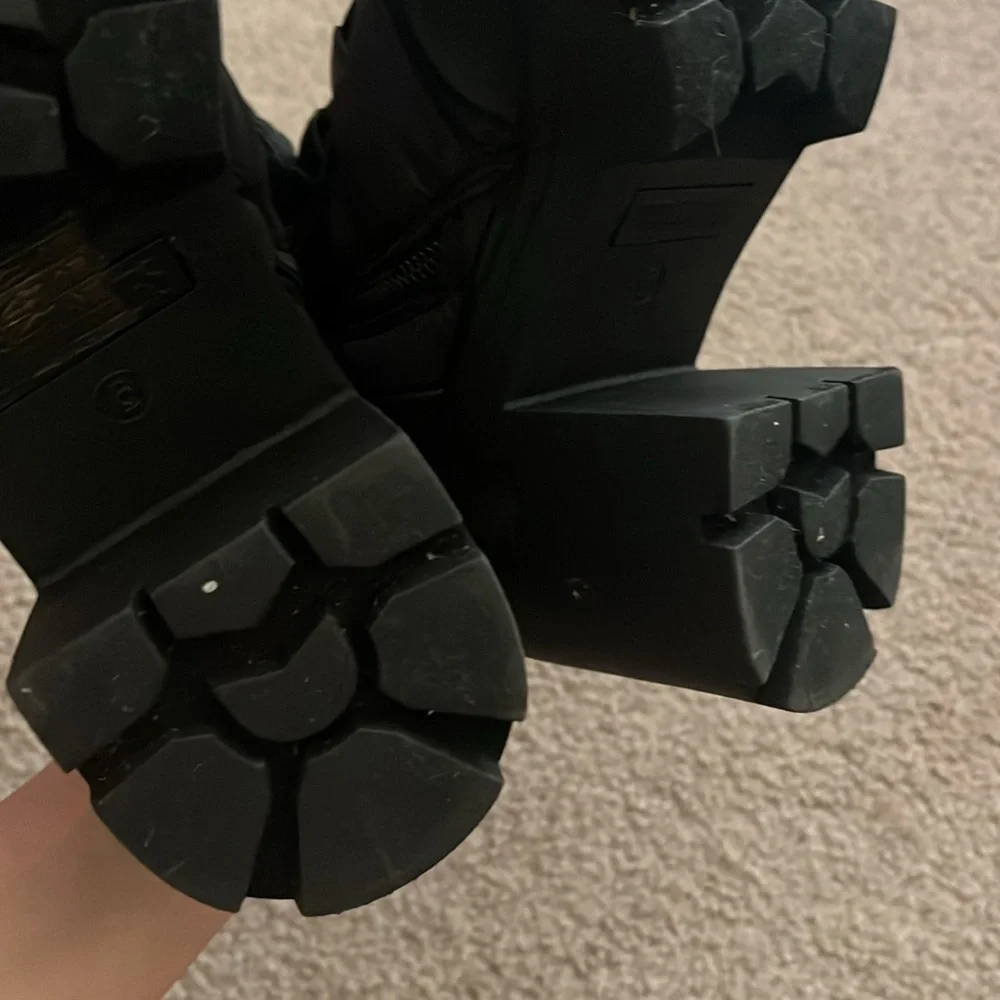 “Dream Pairs- Platform Combat Boots size 6”